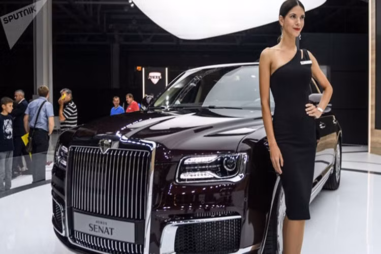 Trước đó từng có thông tin chỉ có 120 mẫu xe Aurus được sản xuất trong năm 2019. Dòng xe này có các bản limousine, sedan và minibus. Sau khi phát triển các phiên bản dành cho các quan chức chính phủ Nga, các xe thuộc dự án Cortege sẽ được bán công khai ngoài thị trường. 