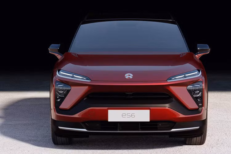 Hãng xe Nio Trung Quốc vừa cho ra mắt mẫu SUV chạy điện mang tên ES6. SUV điện Nio ES6 dự kiến sẽ được bán ra vào cuối quý II năm sau. Nhưng hiện tại mẫu xe này đã nhận đơn đặt hàng ở thị trường Trung Quốc.
