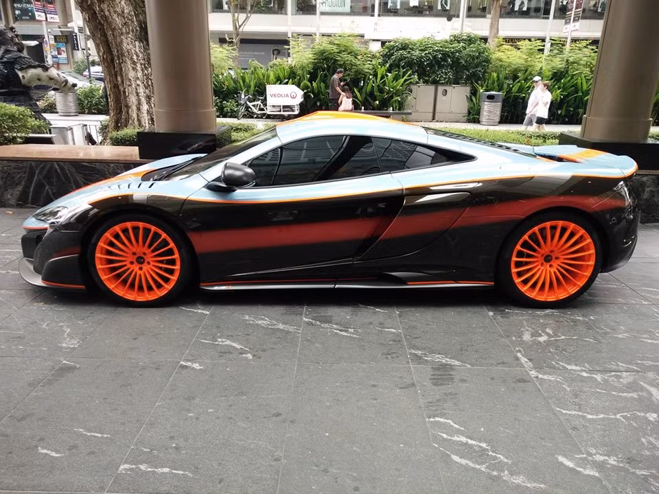 Chiếc siêu xe McLaren 675LT hàng khủng này của Hoàng tử bang Johor, Malaysia được MSO thiết kế từ ngoại thất cho đến cả bên trong khoang lái và lấy cảm hứng từ xe đua F1 GTR.