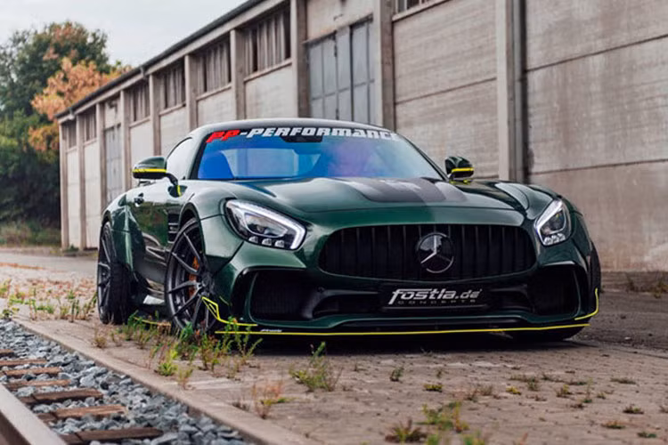 Hãng độ Fostla (Đức) đã tự tạo nên mẫu xe ôtô Mercedes-AMG độ bản màu Đen (Black Series) độc nhất vô nhị từ mẫu xe nguyên bản. Xe được trang bị động cơ V8 tăng áp kép dung tích 4.0L được nâng cấp lên công suất 650 mã lực, mạnh hơn nhiều AMG GT R.