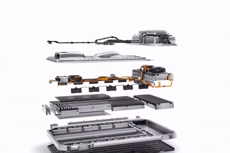 Cung cấp năng lượng cho toàn bộ hoạt động của EQC là khối pin lithium-ion 80 kWh thế hệ mới nhất. Khối pin 384 cell được thiết kế kiểu module gồm 2 module 48 cell và 4 module 72 cell.
