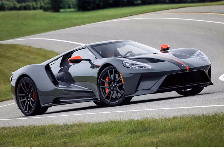  Ford GT Carbon Series mới sẽ là siêu xe nhẹ nhất lịch sử của hãng xe Mỹ. Tuy nhiên, xe chỉ được sản xuất với số lượng giới hạn với 350 chiếc.