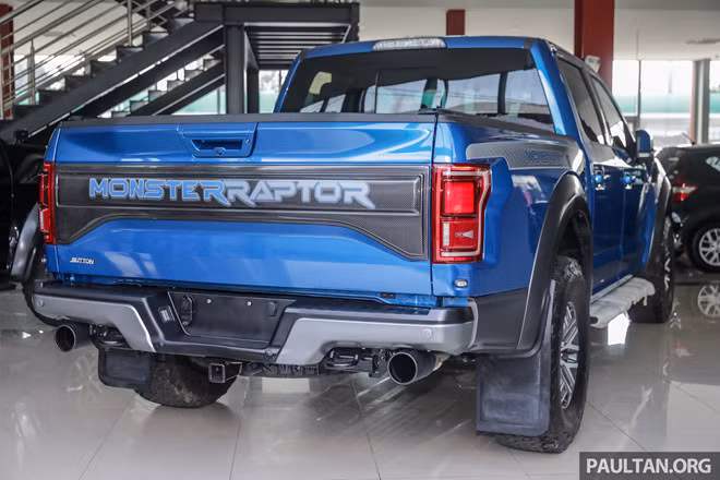 Bên cạnh đó, đại lý phân phối chính hãng Ford F-150 Raptor tại Malaysia còn đưa ra gói trang bị Monster Intercooler có thể đẩy công suất tối đa lên 520 mã lực và mô-men xoắn cực đại 827 Nm.