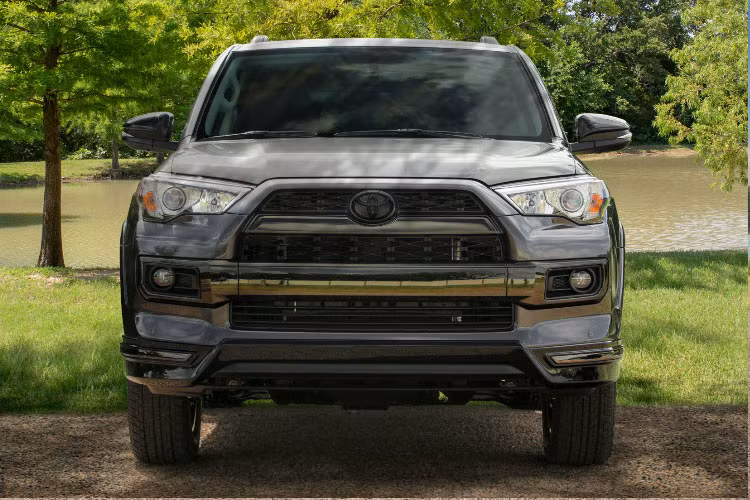 Trước đó, vào hồi cuối tháng 10 vừa qua, hãng Toyota đã bổ sung phiên bản "bóng đêm" Nightshade mới cho dòng SUV 4Runner. Được biết bộ ba xe này sẽ đều có mặt tại triển lãm sắp tới.