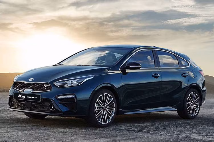 Hãng xe ôtô Kia cho biết Kia GT sẽ ra mắt với hai cấu hình, gồm 4 và 5 cửa. K3 GT là đàn em của chiếc sedan K3 thế hệ mới, ra mắt vào hồi đầu năm nay.