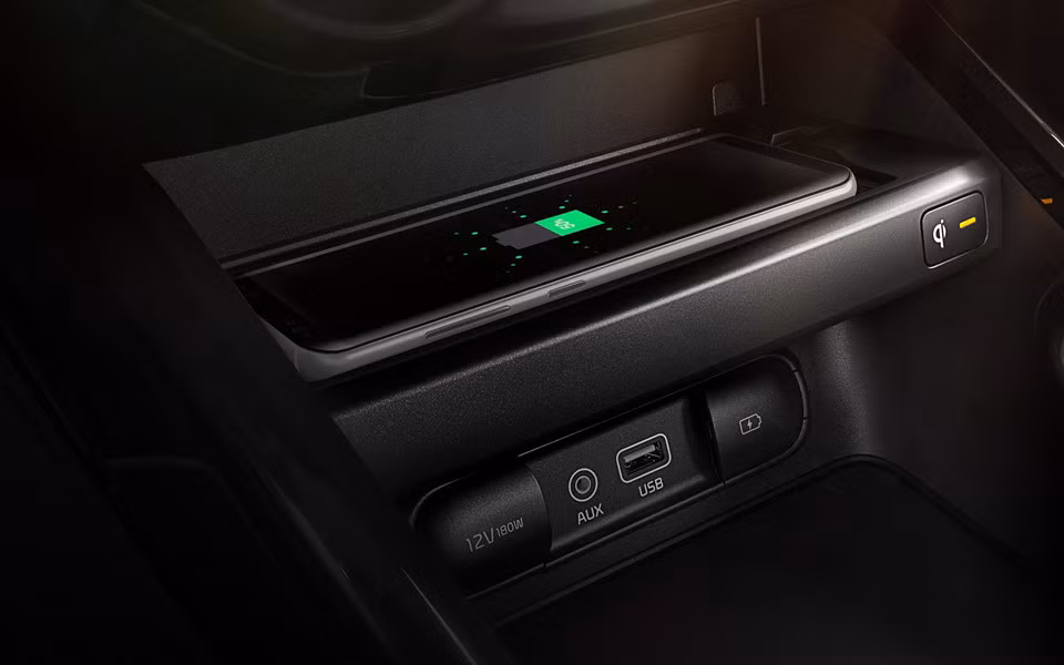 Khách hàng khi mua xe Kia Forte phiên bản 2019 cũng có thể tùy chọn hộp số vô cấp CVT với số tiền 900 USD, rẻ hơn 100 USD so với tùy chọn hộp số tự động 6 cấp trên phiên bản 2018.