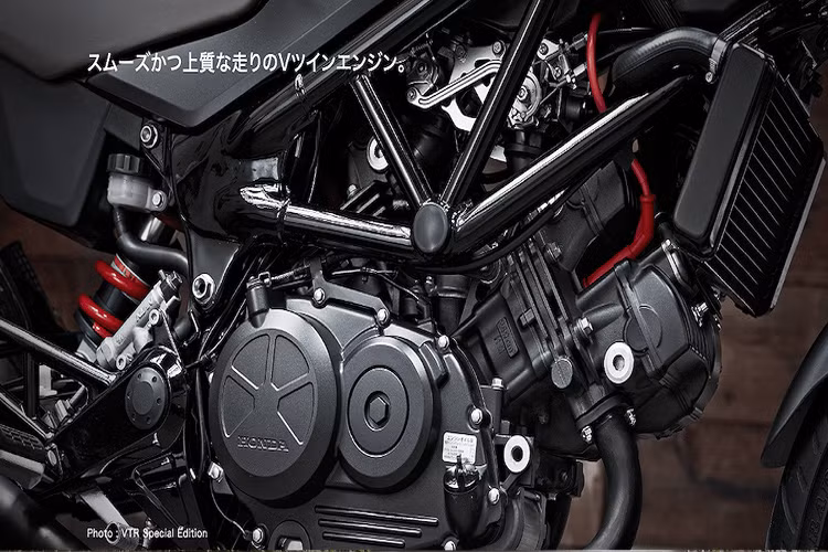 VTR vẫn tiếp tục được hãng xe máy Honda trang bị khối động cơ V-Twin DOHC 8 van, làm mát bằng chất lỏng, đường kính trái piston 60mm, hành trình tay biên 44,1mm, hộp số 5 cấp và kèm hệ thống phun xăng điện tử PGM-FI. Động cơ này đem lại cho chiếc xe công suất tối đa 30PS tại 10.500rpm và mô-men xoắn 22Nm tại 8.500rpm.