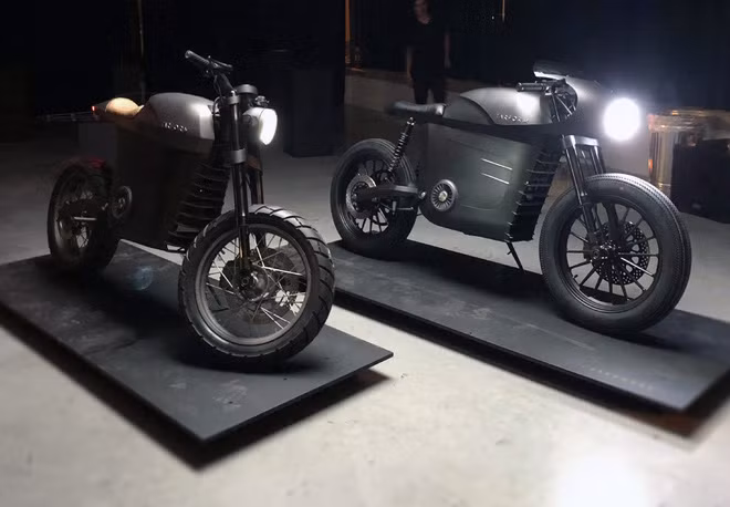 Hãng Tarform Motorcycles vừa chính thức công bố mẫu xe môtô chạy điện đầu tiên tại bến cảng Hải quân Brooklyn ở New York, Hoa Kỳ. Hiện chưa được đặt tên chính thức, mẫu môtô Tarform đầu tiên là “đứa con tinh thần” của Taras Kravchouk – Giám đốc điều hành kiêm nhà đồng sáng lập của Tarform Motorcycles.