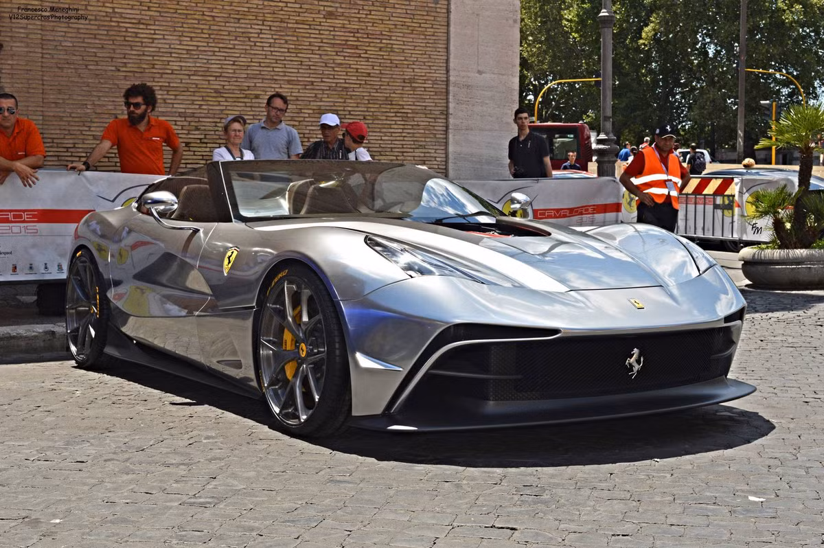 Siêu xe nhà Ferrari này được trang bị khối động cơ V12, hút khí tự nhiên, dung tích 6,2 lít giống phiên bản F12 tiêu chuẩn. Động cơ này có hiệu năng 740HP/690Nm, cho phép xe tăng tốc từ 0-100km/h trong 3,1 giây và đạt vận tốc tối đa 340km/h.