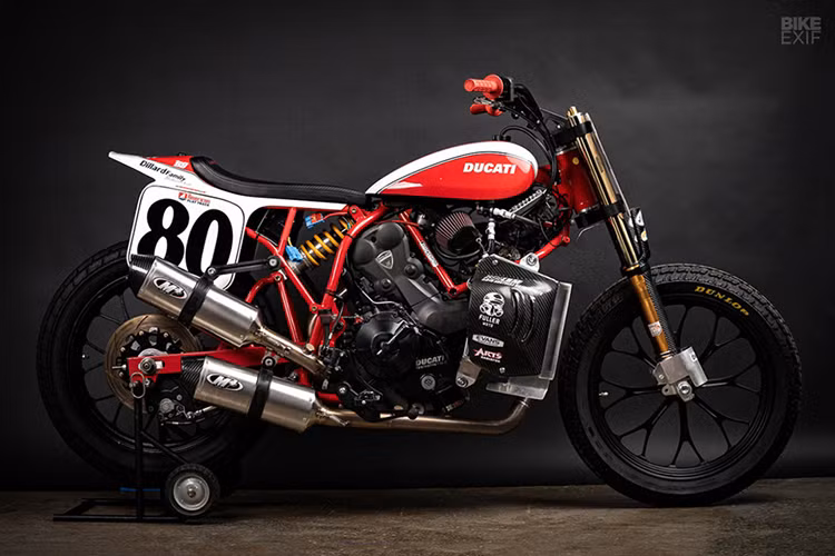 Indian FTR750 nổi danh là một trong những “siêu phẩm” Flat Tracker của Mỹ. Siêu phẩm này từng làm mưa làm gió một thời gian rất dài. Tuy nhiên, hiện tại, đã xuất hiện một đối thủ hoàn toàn mới đến từ Châu Âu. Đó chính là mẫu Flat Tracker Ducati đặc biệt của Lloyd Brothers.