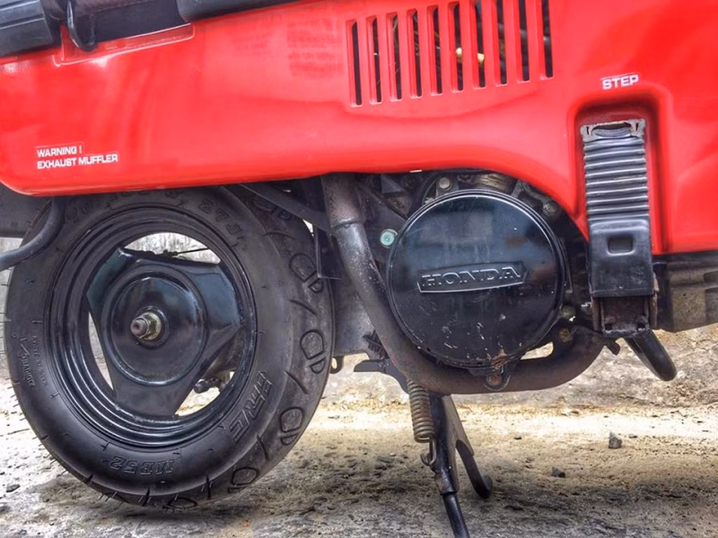 So với những chiếc xe 50 phân khối khác thời đấy, Motocompo thiếu sức hấp dẫn bởi thiết kế "cục mịch", kém linh hoạt và trọng lượng 50 kg, chiếc xe dường như quá nặng để có thể cho ra và đưa vào cốp của City.