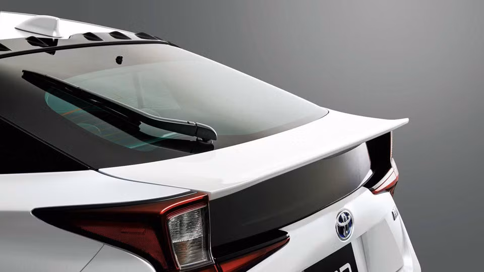 Các chi tiết của bộ bodykit này đã được TRD tính toán bằng phần mềm mô phỏng động lực học chất lưu (CFD). Nhờ vậy, Prius TRD 2019 có tính khí động học cao hơn bản tiêu chuẩn.