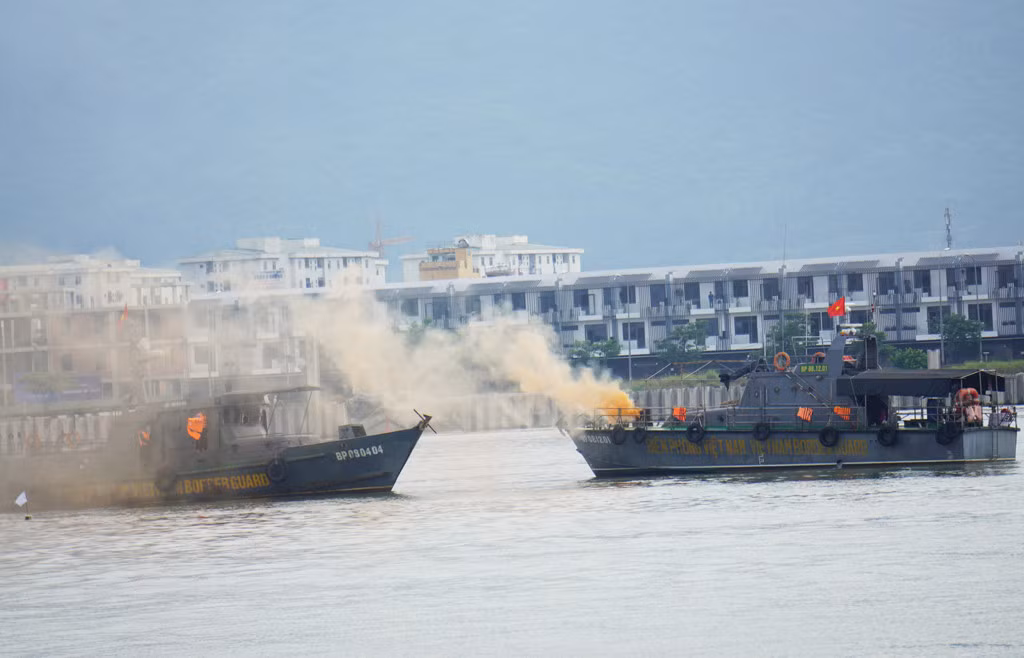 Địa điểm diễn tập trên sông Hàn dọc theo đường Như Nguyệt - Đỗ Xuân Cát đến cầu cảng hải đội Biên phòng 2. Buổi diễn tập sẽ đưa ra tình huống tàu du lịch đâm va tàu chở dầu khi đi vào sông Hàn làm vỡ tàu, du khách rơi xuống sông.