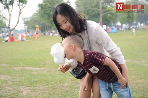 Mẹ luôn là người bạn đồng hành và là điểm tựa cho con dựa vào...