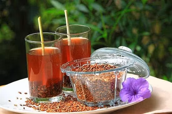  Nước gạo rang muối vừa có tác dụng chống mất nước, lại có tác dụng chống lại bệnh tiêu chảy của trẻ. Ảnh: Cooky.