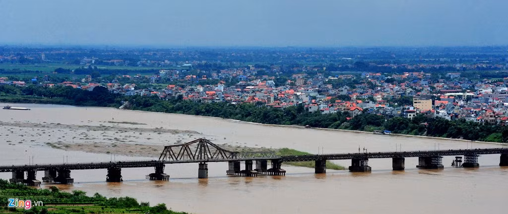  Cầu Long Biên, Hà Nội: Đây là cây cầu thép đầu tiên bắc qua sông Hồng, do công ty Daydé &amp; Pillé của Pháp khởi công xây dựng từ năm 1899 và hoàn thiện năm 1902. Ảnh: Hoàng Hà - Tuấn Mark.