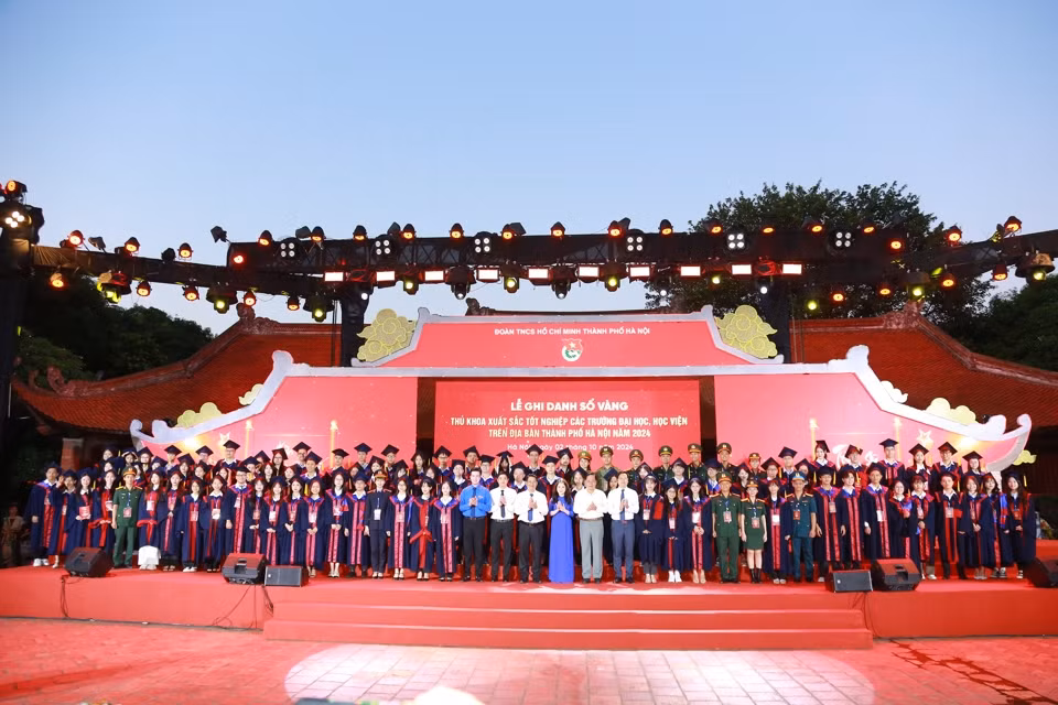 Ha Noi tuyen duong 100 thu khoa xuat sac nam 2024