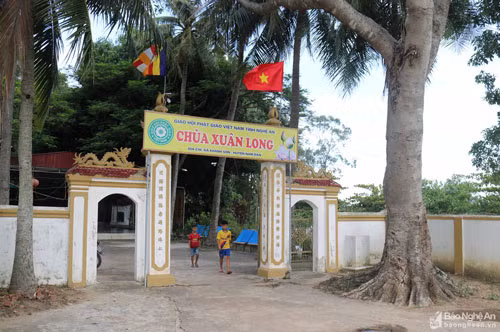 Tan muc nhung pho tuong doc dao trong ngoi chua co o Nam Dan