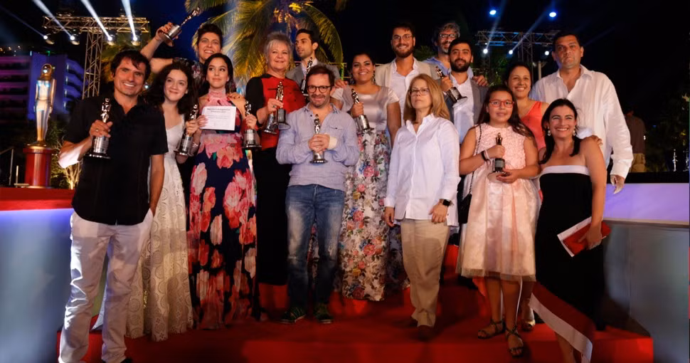 Đoàn làm phim “Thiên thần kiêu hãnh” tại Lễ trao giải India Catalina 2017.