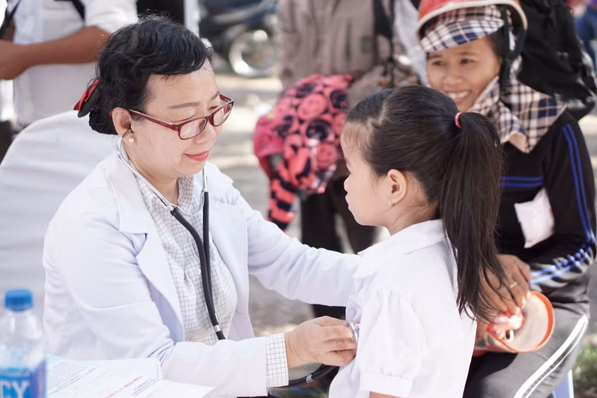 Quy sua Vuon cao VN va Vinamilk trao 64.000 ly sua cho tre em Binh Dinh-Hinh-5