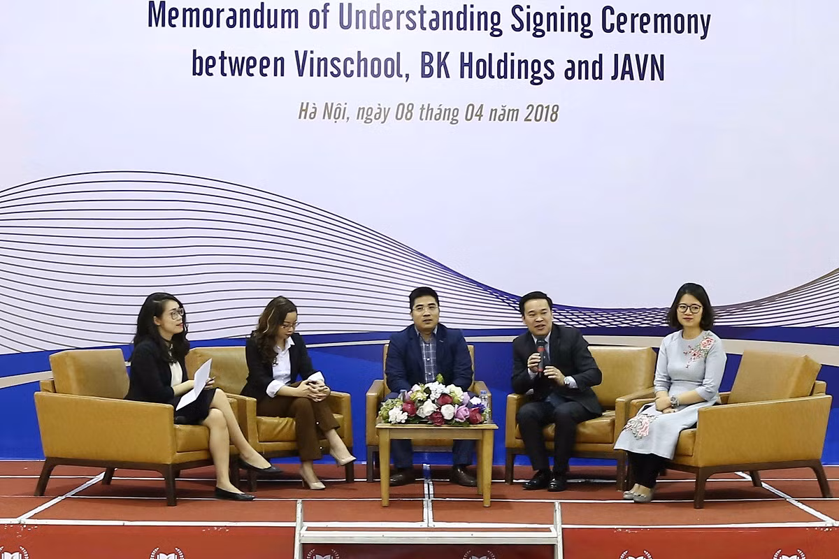 Sau lễ ký kết, Vinschool tổ chức buổi tọa đàm chia sẻ kiến thức về Quản lý tài chính cá nhân dành cho Phụ huynh học sinh.