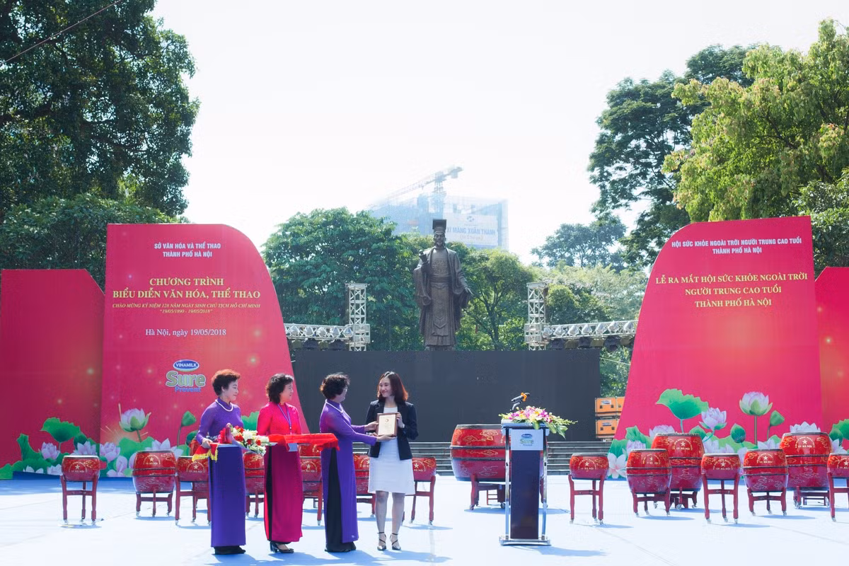 Vinamilk SurePrevent dong hanh cung phong trao suc khoe nguoi cao tuoi Ha Noi-Hinh-3