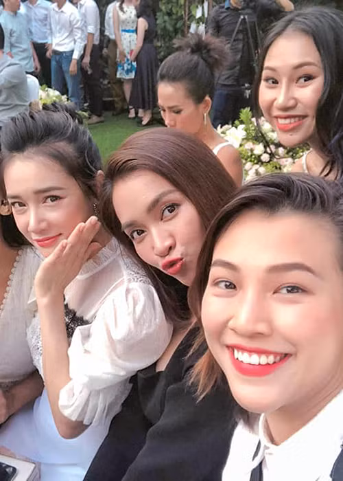 Hình ảnh Nhã Phương đến dự đám cưới của một người bạn vừa được Á hậu Hoàng Oanh đăng tải. Ảnh: FBNV