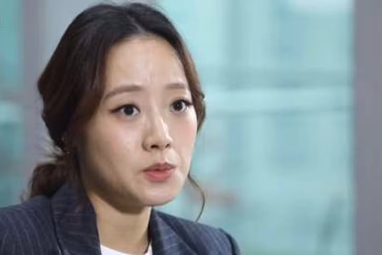 “Một số đoạn chat về dự tiệc đã khiến tôi đặt nghi vấn về việc Seungri có hành vi môi giới mại dâm", Kang Kyung Yoon chia sẻ thêm. Ảnh: SBS