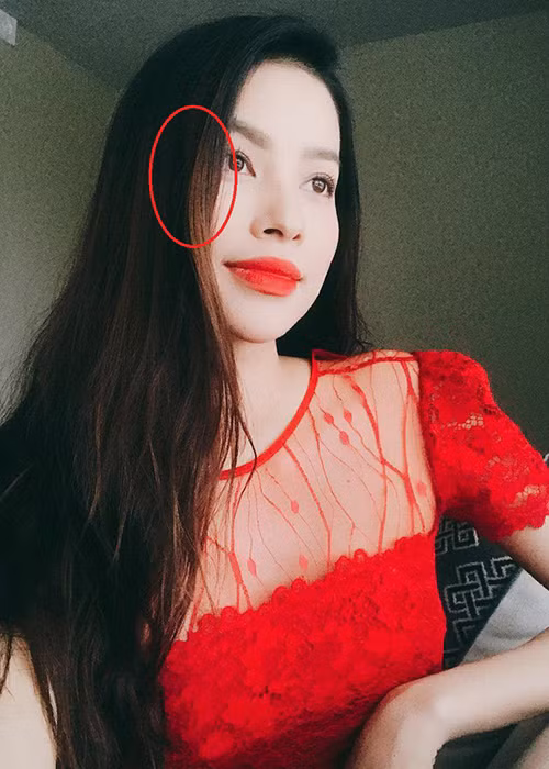 Cư dân mạng còn đoán già đoán non Phạm Hương sinh con dựa vào việc người đẹp để 2 màu tóc rõ rệt. Ảnh: Thế giới trẻ