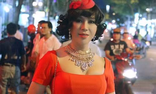 “Ong bo 4 con” Long Nhat phau thuat chuyen gioi hay lai chieu PR?-Hinh-2