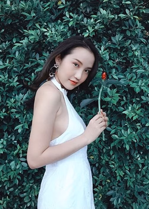 Gần đây, Xuân Thảo tích cực khoe ảnh gợi cảm trên trang cá nhân.