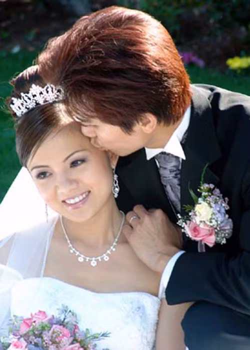 Chan dung 2 nguoi phu nu quan trong trong doi ca si Manh Quynh
