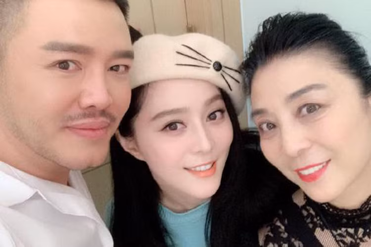 Theo những đồn đoán, Phạm Băng Băng tổ chức họp báo để công bố thông tin đám cưới với Lý Thần sau đó phía ê-kíp của cô sẽ tung loạt bài viết dùng chuyện đám cưới để giúp người đẹp tẩy trắng scandal. Ảnh: 163