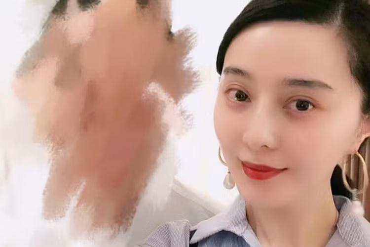 Trong những hình ảnh sau scandal trốn thuế, Phạm Băng Băng thường lộ rõ vẻ mệt mỏi. Ảnh: QQ
