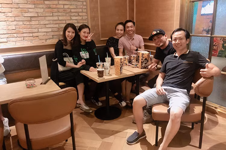 Vị doanh nhân phố núi từng nhắn nhủ vợ sắp cưới: "Cảm ơn mình vì đã cùng anh đi khắp thế gian..."