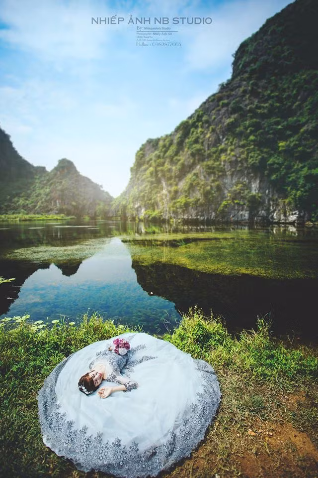 Một Tràng An ngọt ngào, đẹp mê ly hòa quyện giữa thiên nhiên, trời đất với những con người yêu nhau say đắm...