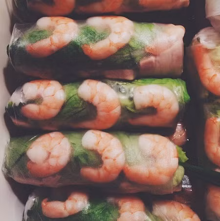 Gỏi cuốn vừa là món ăn vặt vừa là bữa trưa hoàn hảo cho thực khách. Món ăn này giống như salad cuốn, rất tốt cho sức khỏe.