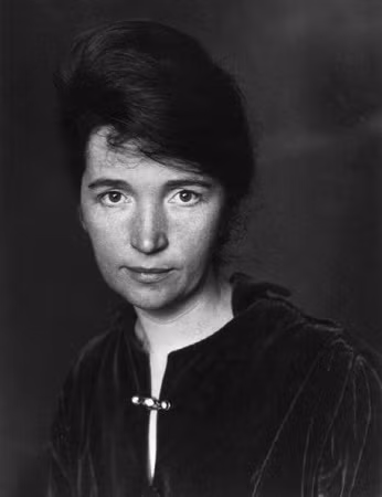 Vào tháng 10/1916, Margaret Sanger đã mở phòng khám thai đầu tiên tại Mỹ.
