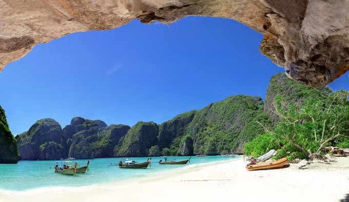 Quần đảo Phi Phi xếp ở vị trí thứ 2, được đánh giá là một trong những viên ngọc quý của Thái Lan.