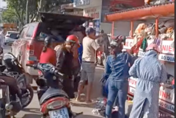 Thuc hu clip 'dai gia' tranh quan ao tu thien voi dan ngheo o Da Nang