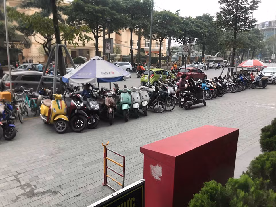 Bao ve danh phu nu truoc sanh Trung tam thuong mai Artemis nhan qua dang