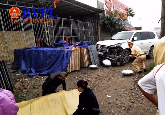 Kinh hoàng những vụ xế hộp gây tai nạn trong năm 2019 - Hình 5 Kinh hoang nhung vu xe hop gay tai nan trong nam 2019-Hinh-5