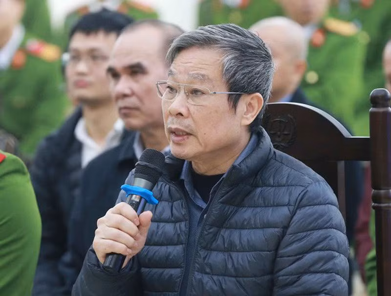 Xet xu AVG: Cuu Bo truong Son lai khai nhan 3 trieu USD nhung khong dua cho con gai