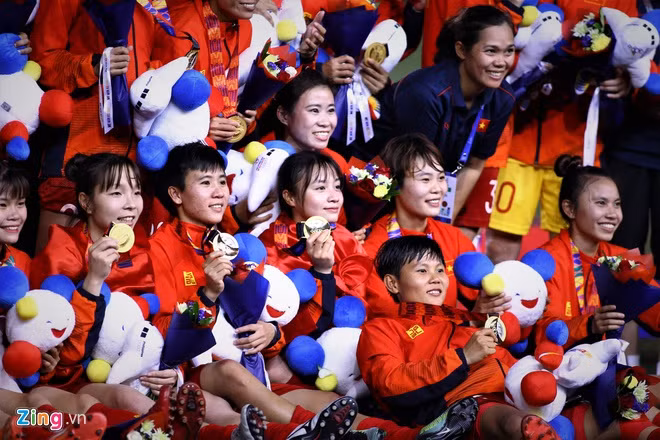 Vo dich SEA Games, thay tro HLV Mai Duc Chung xin o lai Manila de co vu U22 Viet Nam-Hinh-2