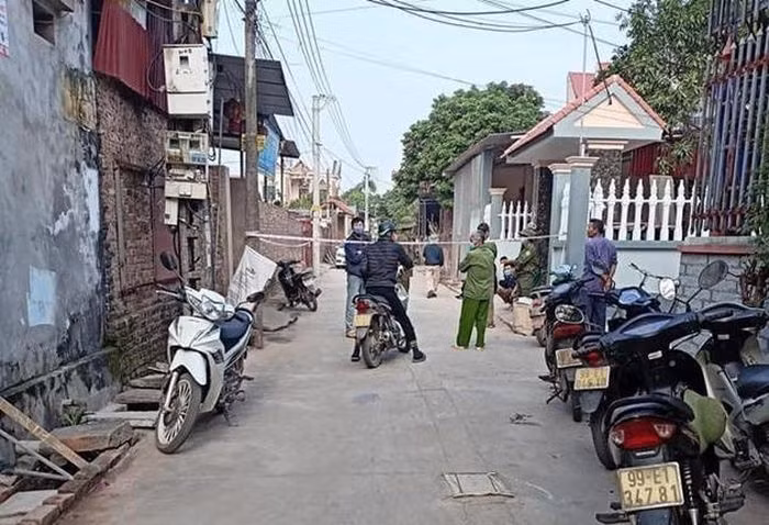  Mâu thuẫn đất đai, em chém chị họ tử vong rồi tự sát: Sáng 24/12, tại thôn Lầy (xã Đào Viên, huyện Quế Võ, tỉnh Bắc Ninh) người dân phát hiện bà Đ.T.N. (SN 1964) và người em con chú của bà N. là Đ.V.B. (SN 1963) tử vong bất thường. Bước đầu, Công an xác định, sau khi chém chị tử vong bà N., Đ.V.B. cũng tự tử. Nguyên nhân ban đầu được xác định có thể do hai chị em tranh chấp đất đai. 