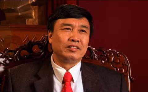  Ông Lê Bạch Hồng, Nguyên Thứ trưởng Bộ LĐTB&amp;XH, Cựu Tổng Giám đốc BHXH Việt Nam bị khai trừ khỏi Đảng. Ông Hồng lĩnh án 5 năm 3 tháng tù về tội "Cố ý làm trái quy định của Nhà nước về quản lý kinh tế gây hậu quả nghiêm trọng".