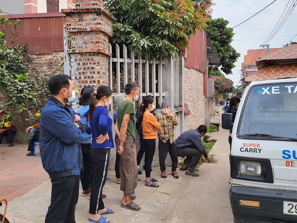 Bước đầu, cơ quan chức năng xác định, sau khi chém chết bà Đ.T.N thì Đ.V.B. cũng tự sát ngay hiện trường. 