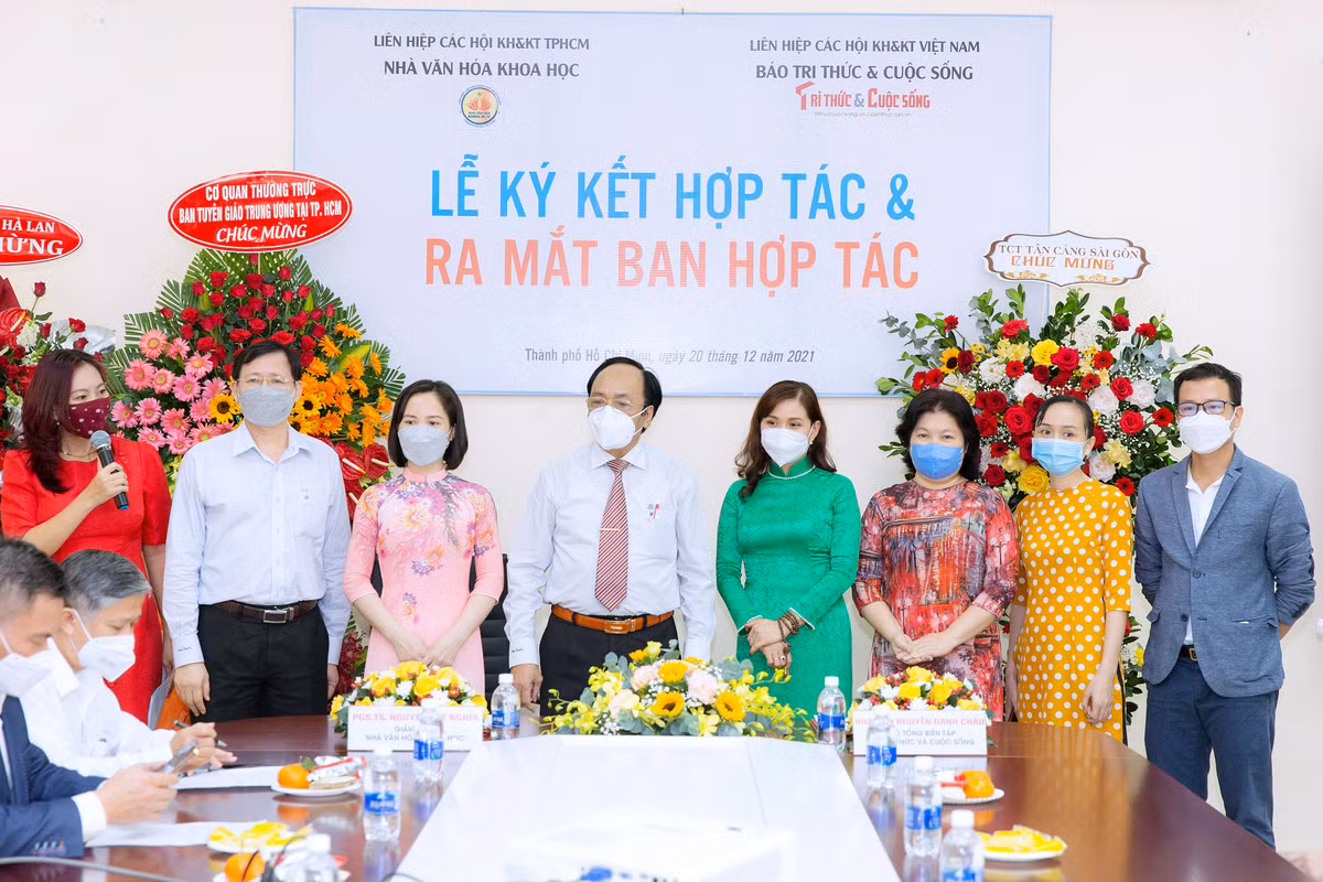 Bao Tri thuc & Cuoc song hop tac xay dung Kho Tri thuc, Khoa hoc - Cong nghe
