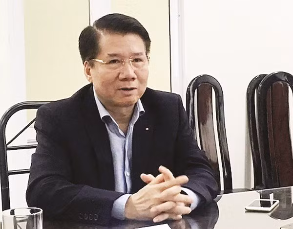  Khởi tố Thứ trưởng Bộ Y tế Trương Quốc Cường: Ngày 10/12, Bộ Công an phối hợp với Viện kiểm sát nhân dân tối cao thi hành Quyết định thay thế biện pháp ngăn chặn Cấm đi khỏi nơi cư trú bằng biện pháp tạm giam đối với bị can Trương Quốc Cường, Thứ trưởng Bộ Y tế.