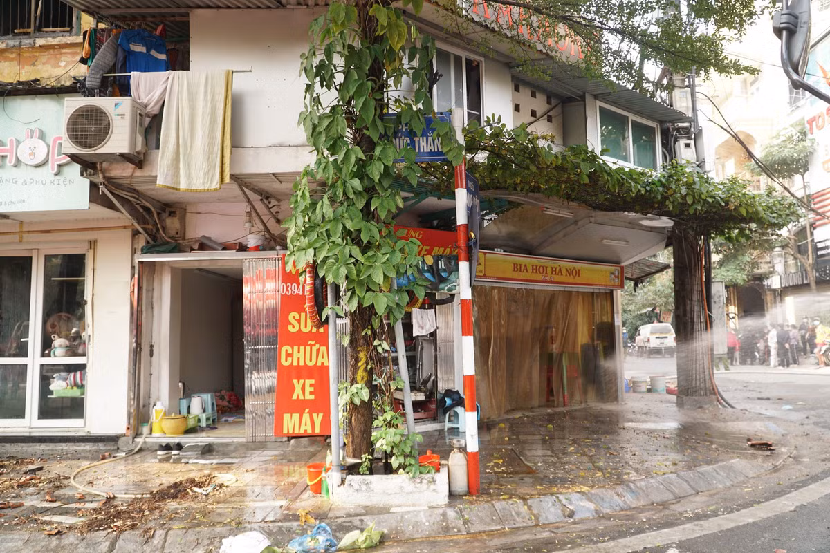 Đến khoảng 14h15 cùng ngày đám cháy đã được dập tắt hoàn toàn. Thông tin ban đầu, đám cháy đã không gây thương vong về người, thiệt hại về tài sản đang được điều tra, thống kê. Hiện nguyên nhân vụ nhà 2 tầng bốc cháy, lửa lan sang phòng giao dịch ngân hàng đang được cơ quan chức năng điều tra, làm rõ.